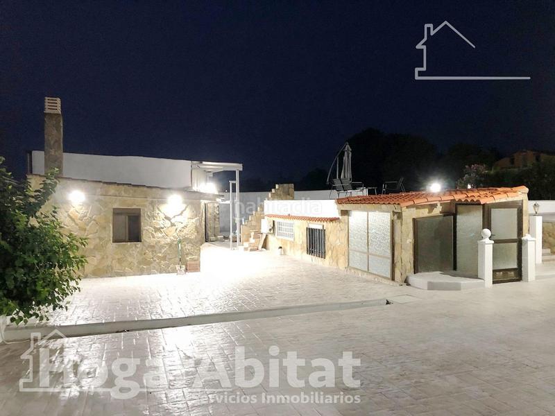 Foto 140d44d4-969f-474a-a0fb-97c75f583a72. Chalet  espectacular! reformado y amplio con piscina privada, garaje y parcela en Cheste