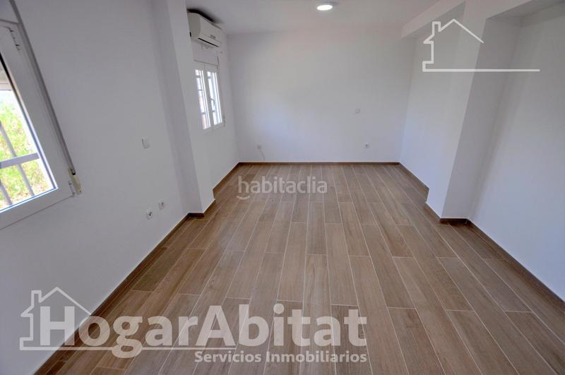 Foto 2fa4f436-f494-4a7d-a4c9-673be830cc93. Chalet  espectacular! reformado y amplio con piscina privada, garaje y parcela en Cheste