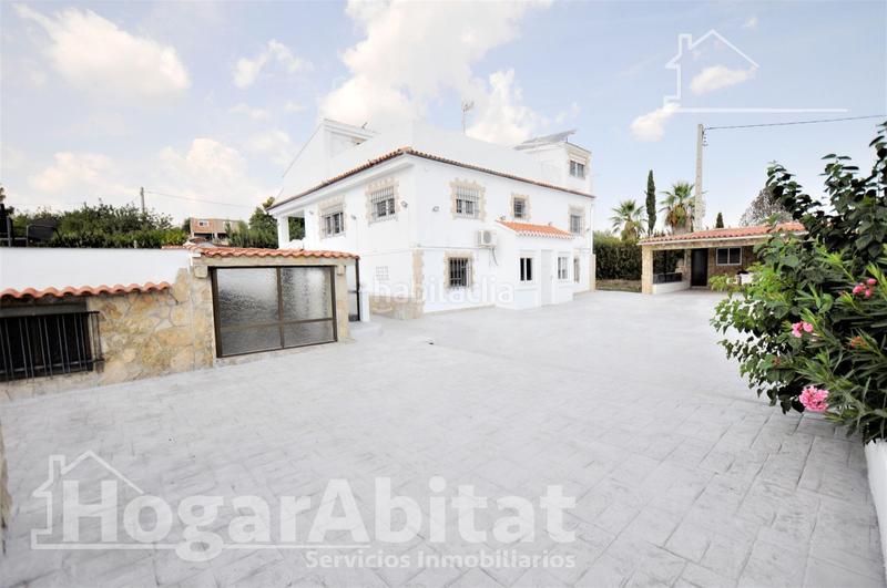 Foto 47ed4a60-802c-479e-a477-86da89f4e5ec. Chalet  espectacular! reformado y amplio con piscina privada, garaje y parcela en Cheste