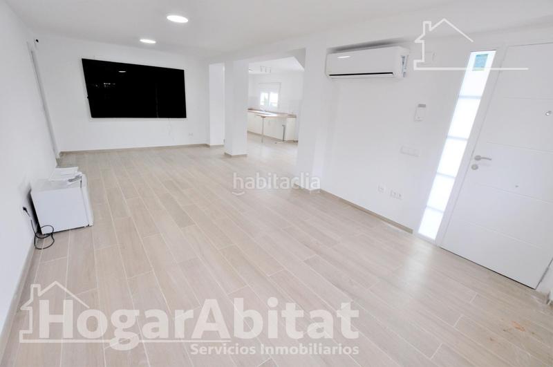 Foto 4b921ede-cf49-4e0d-ac69-95ead10e86a2. Chalet  espectacular! reformado y amplio con piscina privada, garaje y parcela en Cheste