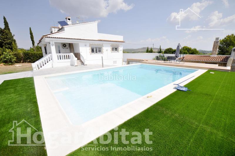 Foto af3280a4-3dd9-48bf-8765-3472ab3af188. Chalet  espectacular! reformado y amplio con piscina privada, garaje y parcela en Cheste