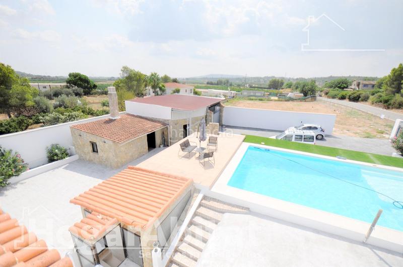 Foto cb8e5abd-f30e-48d9-90f6-117b11726673. Chalet  espectacular! reformado y amplio con piscina privada, garaje y parcela en Cheste