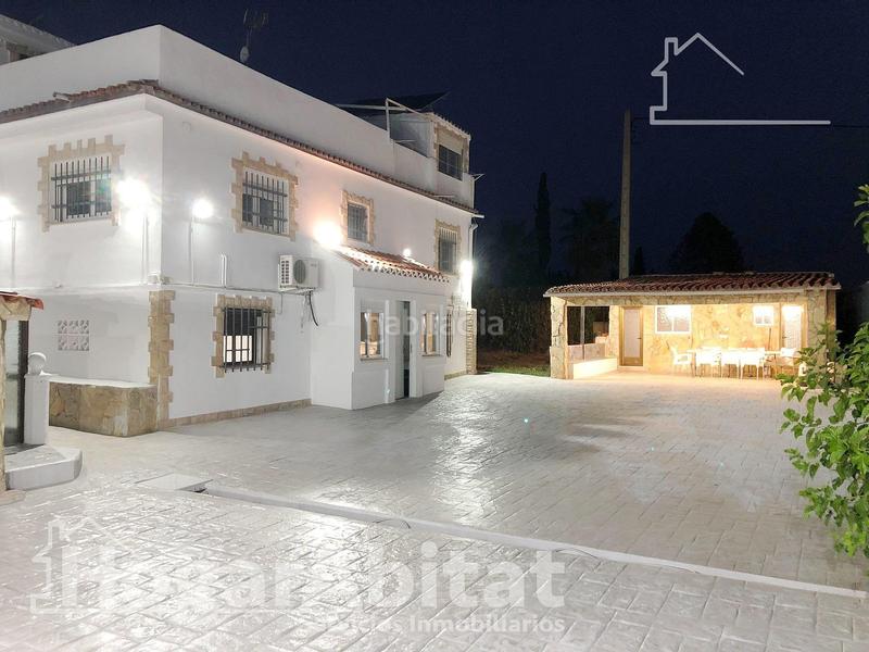 Foto d893e5f6-1404-40f7-aa4f-11c0e3c4f512. Chalet  espectacular! reformado y amplio con piscina privada, garaje y parcela en Cheste