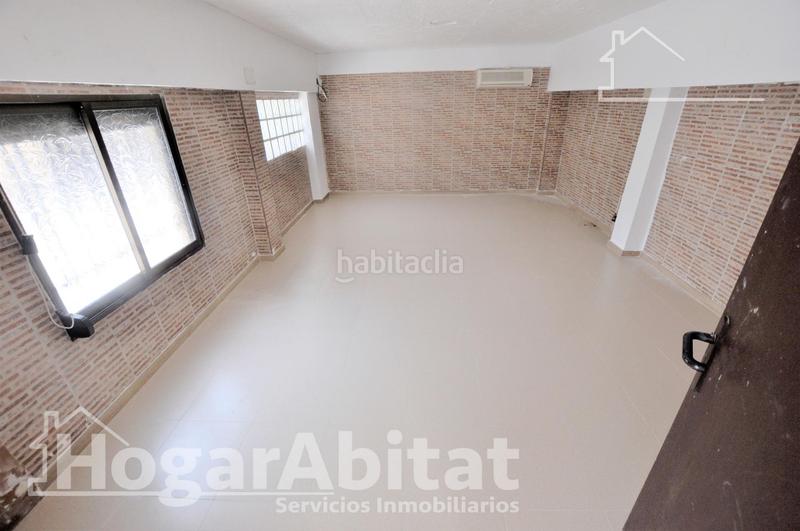 Foto df603f0b-2738-4b06-8ef9-553d489a2cf4. Chalet  espectacular! reformado y amplio con piscina privada, garaje y parcela en Cheste