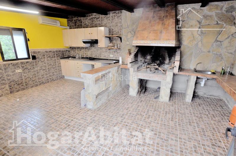 Foto f9d2776d-a1f3-49b0-8f09-efb4c4dfe7f4. Chalet  espectacular! reformado y amplio con piscina privada, garaje y parcela en Cheste