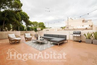 Casa a Benaguasil. Magnífica vivienda, amplia con dos terrazas y balcón cerca del c