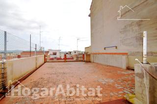 Casa a Benaguasil. Magnífica vivienda, amplia con dos terrazas y balcón cerca del c