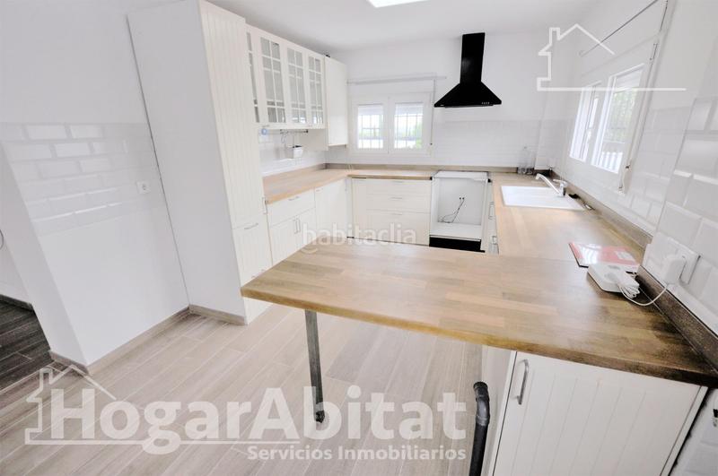 Foto 156a4700-a89f-43ce-83f4-34fd25bd5716. Chalet  espectacular! reformado y amplio con piscina privada, garaje y parcela en Cheste
