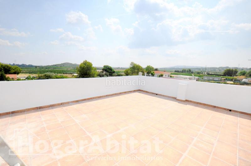 Foto 3a556e0e-437b-42f0-8889-7c8fc5680052. Chalet  espectacular! reformado y amplio con piscina privada, garaje y parcela en Cheste