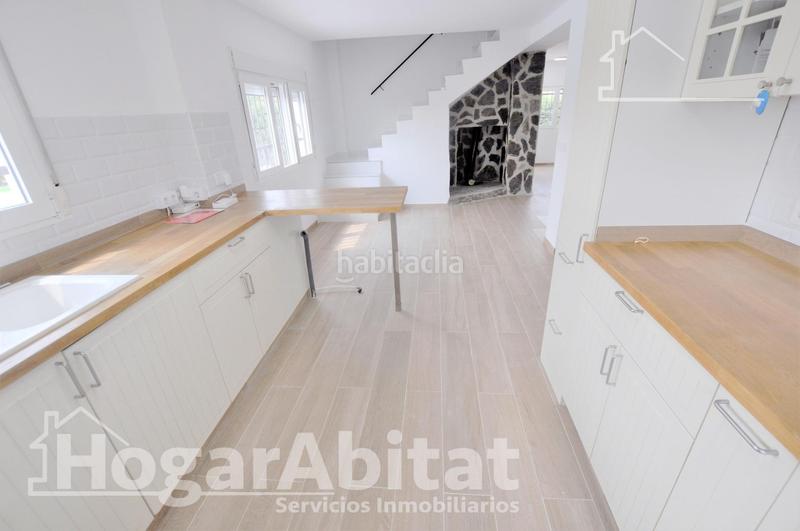 Foto 841698d2-54b1-4a75-9b72-421f985a6097. Chalet  espectacular! reformado y amplio con piscina privada, garaje y parcela en Cheste