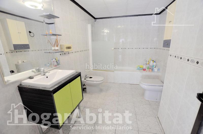 Foto b4313af8-3188-442a-b409-ee5c7fecf10d. Chalet  espectacular! reformado y amplio con piscina privada, garaje y parcela en Cheste