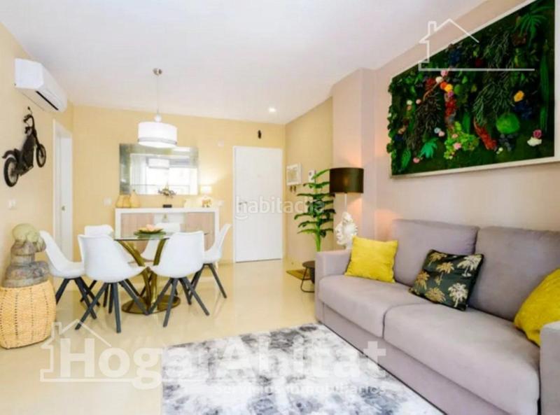 Foto 748f291e-243e-4ec7-a65f-51c6e5305be3. Piso vistas laterales al mar! seminuevo en residencial en 1 línea con piscina, terraza y garaje en Oropesa del Mar