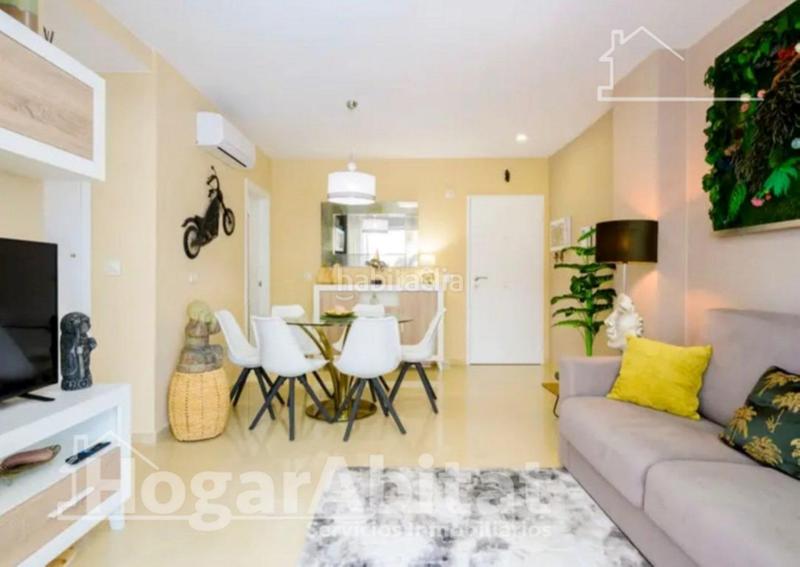 Foto dcf3d395-0c72-4fd8-a006-567cd4e8727f. Piso vistas laterales al mar! seminuevo en residencial en 1 línea con piscina, terraza y garaje en Oropesa del Mar