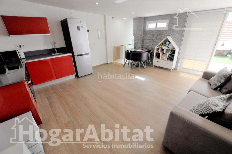Foto 8a01974e-d6e6-401a-92ef-53135c5dd035. Casa preciosa casa reformada de alta calidad con terraza cerca de la estación del tren en Aldaia