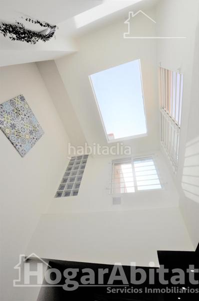 Foto d8cc2775-5a86-49ad-b731-9539f2699bbf. Casa preciosa casa reformada de alta calidad con terraza cerca de la estación del tren en Aldaia