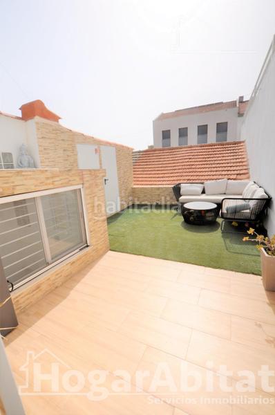 Foto 3dbc5dfa-4210-49e2-863d-6e993dbd9622. Casa preciosa casa reformada de alta calidad con terraza cerca de la estación del tren en Aldaia