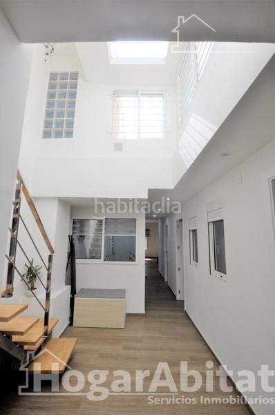 Foto 6f1f9b55-47dc-4cbd-ae6d-e73c5592e46f. Casa preciosa casa reformada de alta calidad con terraza cerca de la estación del tren en Aldaia