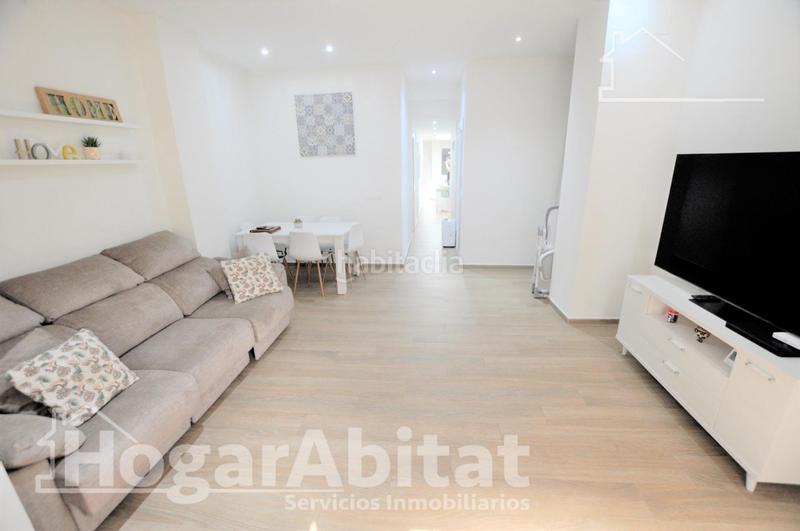 Foto 83dfb342-afe3-4e1f-a990-e04d3506e335. Casa preciosa casa reformada de alta calidad con terraza cerca de la estación del tren en Aldaia