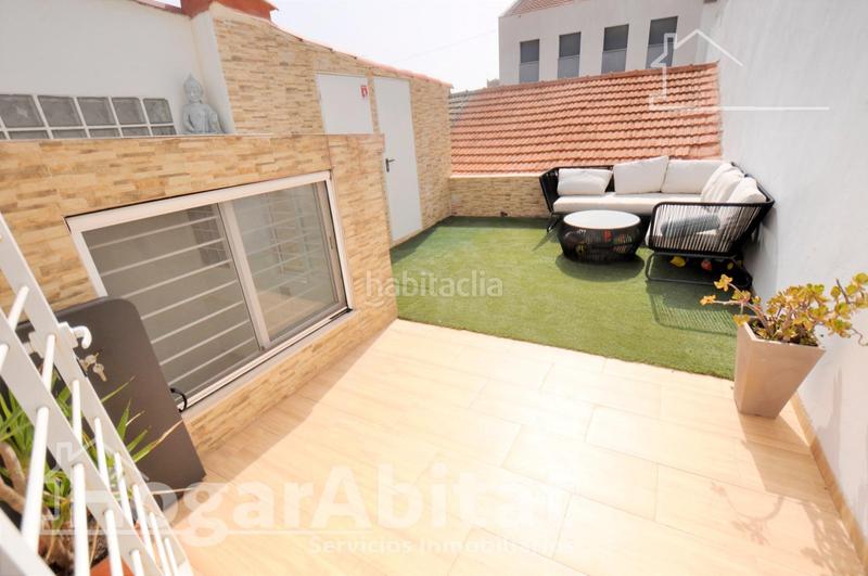 Foto b3c61baf-9e82-4abd-923a-d5f99c016c0f. Casa preciosa casa reformada de alta calidad con terraza cerca de la estación del tren en Aldaia