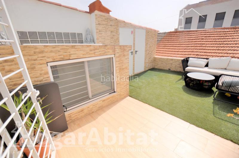 Foto bb872b5a-9e58-44b3-9a92-9b0bd129ccfa. Casa preciosa casa reformada de alta calidad con terraza cerca de la estación del tren en Aldaia
