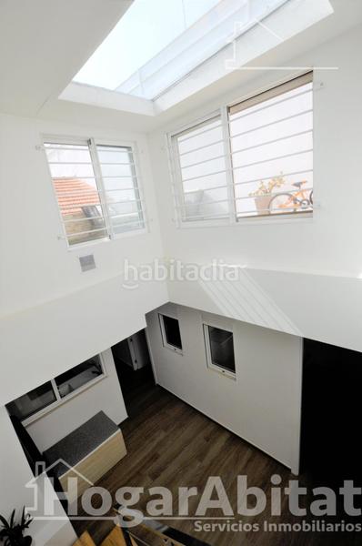 Foto dc0d3d35-bcee-49b8-afed-cd0f265399e3. Casa preciosa casa reformada de alta calidad con terraza cerca de la estación del tren en Aldaia