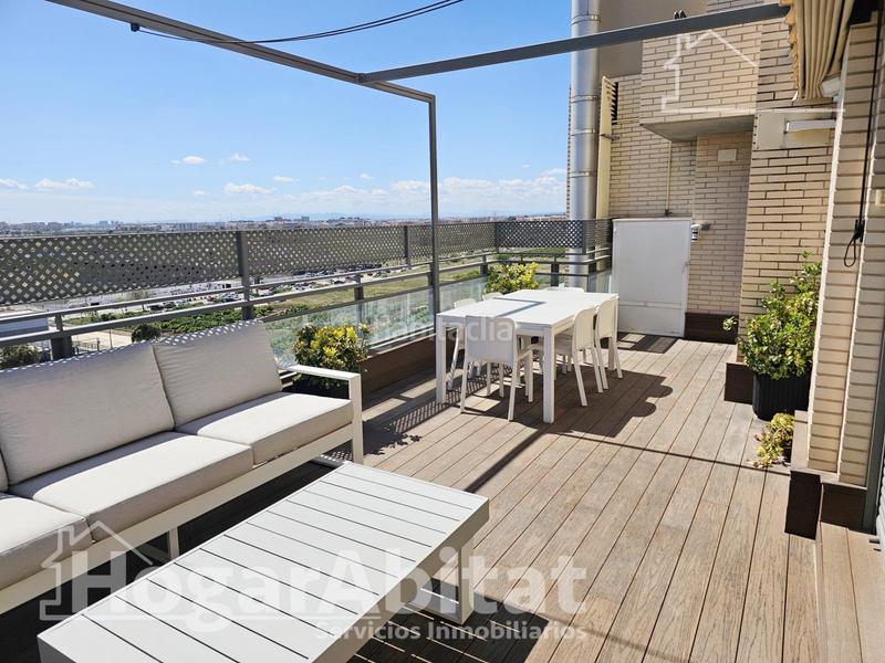 Foto 04a9c58b-a640-4546-ac37-e4427b819908. Ático magnifico ático seminuevo con dos garajes, dos trasteros y piscina en Paterna