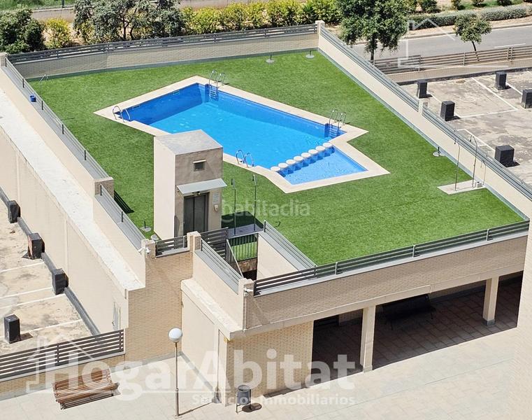 Foto 7915ad09-bf75-4b90-a906-9c0e0ca7db6e. Ático magnifico ático seminuevo con dos garajes, dos trasteros y piscina en Paterna
