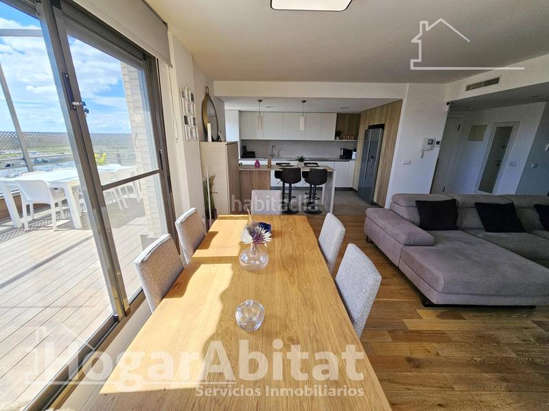 Foto 980cc57a-6f99-4691-bbdd-514bc66ef6c4. Ático magnifico ático seminuevo con dos garajes, dos trasteros y piscina en Paterna