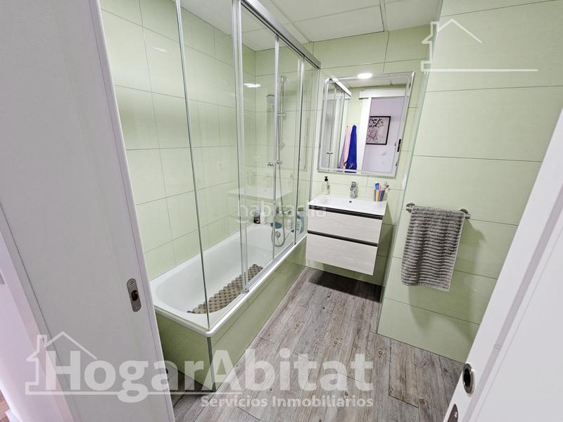 Foto 98104db7-6217-4cd9-84f1-f88bd094e33b. Ático magnifico ático seminuevo con dos garajes, dos trasteros y piscina en Paterna