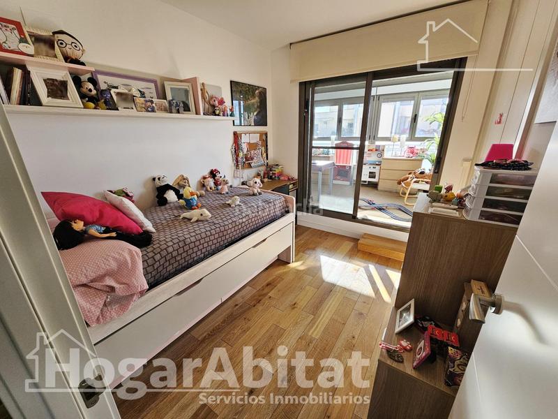 Foto a5e0d849-8d16-4dff-a7e0-48d27856efba. Ático magnifico ático seminuevo con dos garajes, dos trasteros y piscina en Paterna