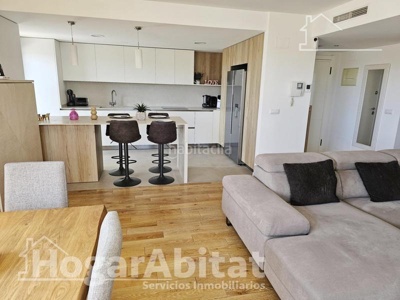 Foto ac1d513d-5825-49d7-b78d-00efe1ca3b31. Ático magnifico ático seminuevo con dos garajes, dos trasteros y piscina en Paterna