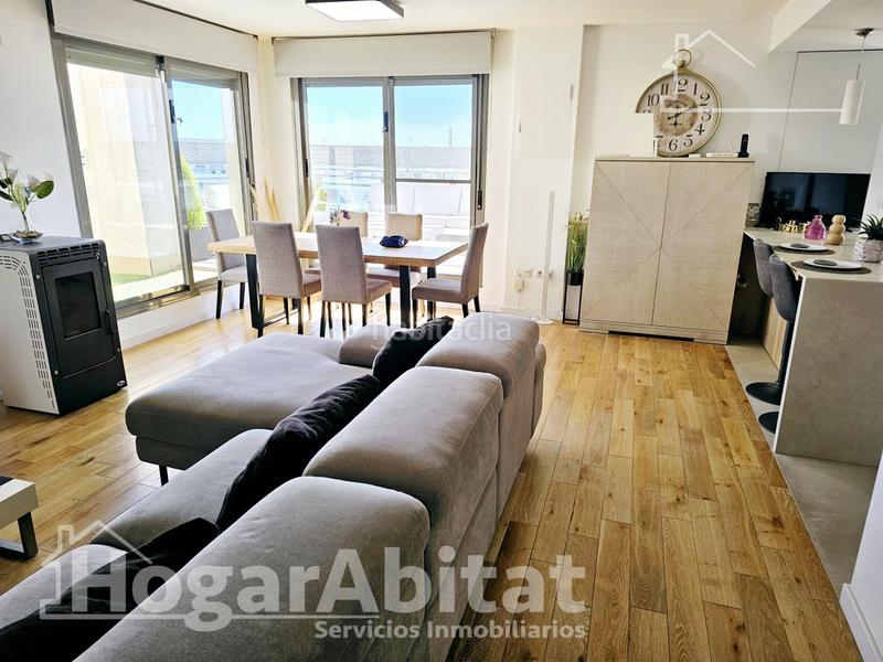 Foto bf42c273-0903-484d-905a-f95384632e9b. Ático magnifico ático seminuevo con dos garajes, dos trasteros y piscina en Paterna