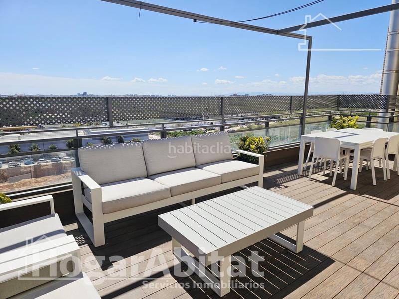 Foto d23af24f-d025-49d5-8017-4561645d6f4f. Ático magnifico ático seminuevo con dos garajes, dos trasteros y piscina en Paterna
