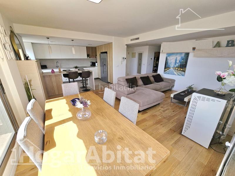 Foto e8af9d0d-ff0c-4cde-9d4b-6ad7cbf5577c. Ático magnifico ático seminuevo con dos garajes, dos trasteros y piscina en Paterna