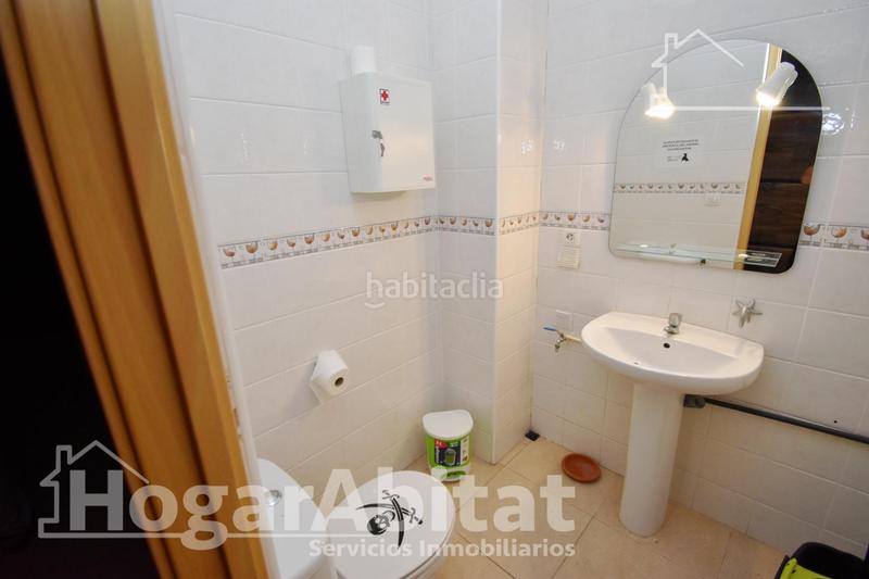 Foto 50bded99-6a20-4d79-af1d-73d440638fc9. Local comercial amplio local comercial para iniciar tu negocio en Burriana