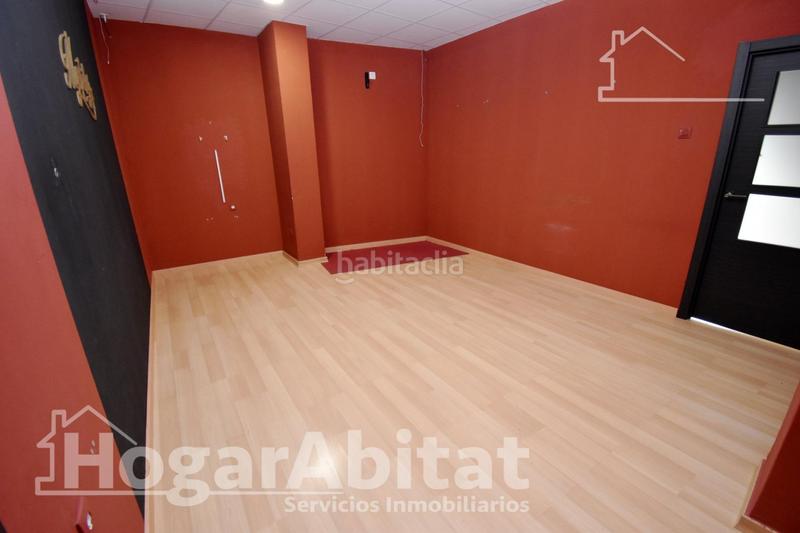 Foto eb62384b-20c3-4fe6-958e-fcedffc7dc8c. Local comercial amplio local comercial para iniciar tu negocio en Burriana