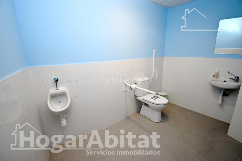Foto fe88dfc0-5d1f-4955-8b6b-8b7ba49a955b. Local comercial amplio local comercial para iniciar tu negocio en Burriana