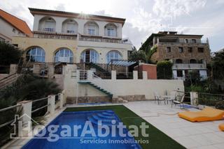 Xalet a Urbanizaciones. Chalet con piscina, garaje, terraza y barbacoa
