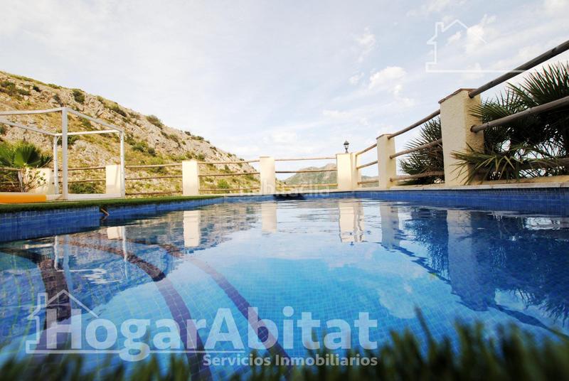 Foto 60d94976-65ed-4350-a5a3-9425d6314f4e. Chalet  con piscina, garaje, terraza y barbacoa en Gandia