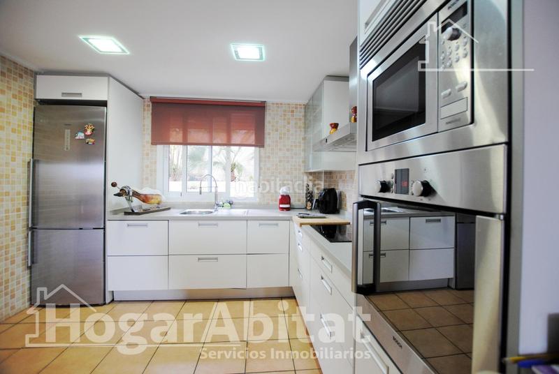 Foto c7b1dda9-c383-4ed8-84a8-47d4d688c084. Chalet  con piscina, garaje, terraza y barbacoa en Gandia