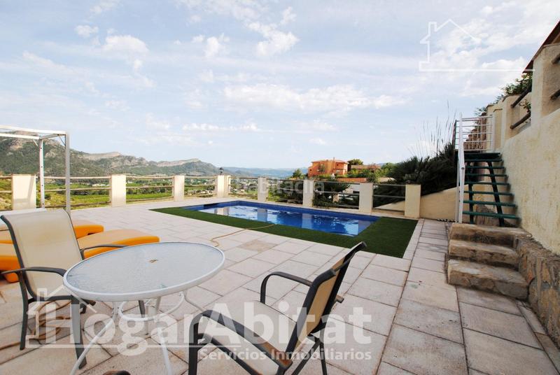 Foto ea948fa0-b9dc-4cec-a03b-f6459978382e. Chalet  con piscina, garaje, terraza y barbacoa en Gandia