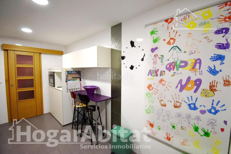 Foto 03cd8bc5-8265-41f8-b006-5d214e26d0f9. Piso vistas laterales al mar! amplio, bonito y exterior con piscina y terraza en Burriana