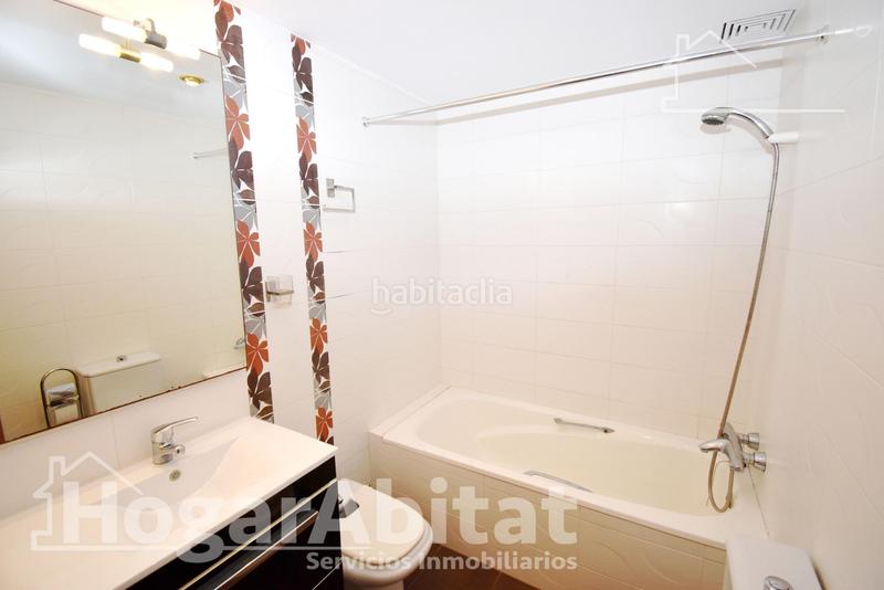 Foto 7e90010d-64eb-4c3d-b4d0-2e8a086b27f0. Piso vistas laterales al mar! amplio, bonito y exterior con piscina y terraza en Burriana