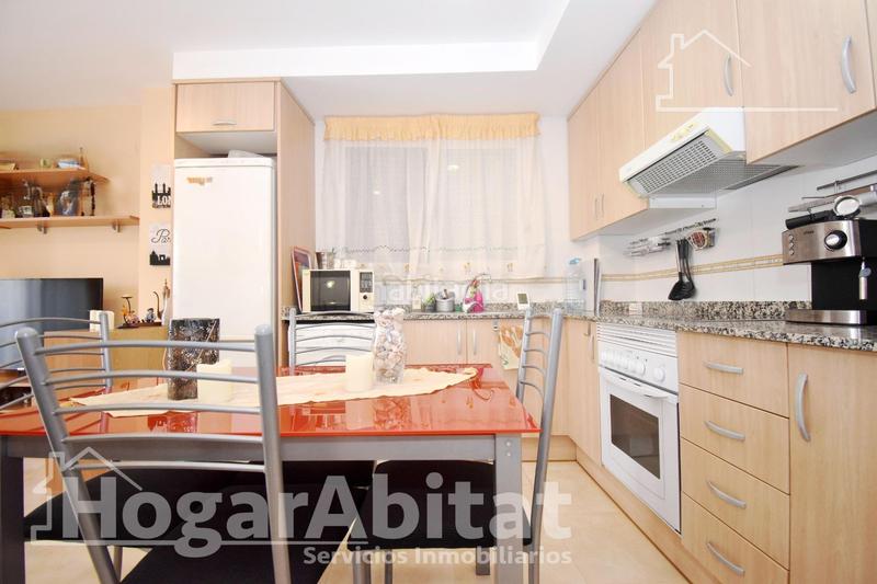 Foto f10ef2f6-2986-4cf3-8b24-b54b829760e8. Piso el grao r! alto, esquinero y luminoso con garaje y terraza en Moncofa