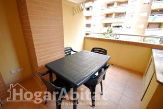Pis  Avenida central. Seminuevo con piscina, garaje y terraza cerca de la playa