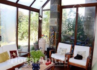 Chalet en Algemesí. Precioso chalet reformado con terraza, garaje y jardín