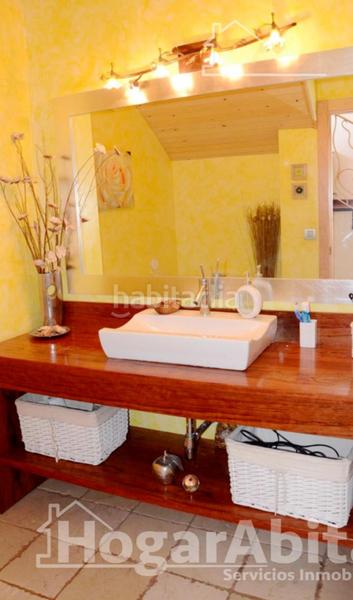 Foto a8dc2ecb-e6b4-4526-9513-c7e9c5f77df2. Chalet precioso chalet reformado con terraza, garaje y jardín en Algemesí