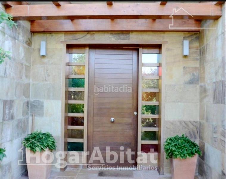 Foto ea39aa0e-05c9-45b5-b336-967a946c1520. Chalet precioso chalet reformado con terraza, garaje y jardín en Algemesí