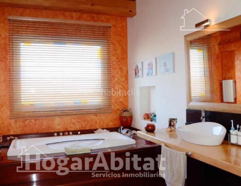 Foto ea7ccb03-21bb-496f-9e87-9604e0940659. Chalet precioso chalet reformado con terraza, garaje y jardín en Algemesí
