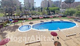 Piso  Avenida central. Seminuevo con piscina, garaje y terraza cerca de la playa
